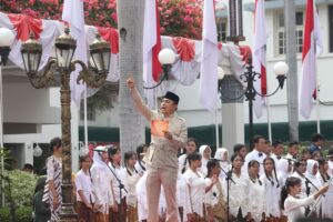 Berperan Jadi Residen Sudirman Dalam Teatrikal Perobekan Bendera, Wali Kota Eri Berhasil Bangkitkan Semangat Arek-Arek Suroboyo