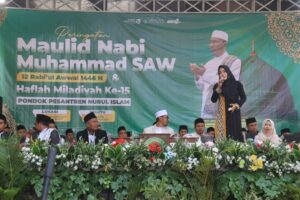 Peringatan Maulid Nabi Muhammad SAW, Bupati Ikfina Beri Semangat 10.000 Santri Ponpes Nuris