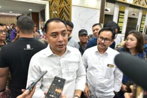 Pemkot Surabaya Beri Penghargaan Pendonor Darah yang Sudah 50 Kali