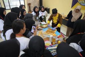 Beri Pelatihan, Dinkop UMTK Hadirkan Chef Profesional