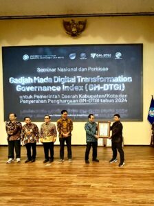 Pemkot Surabaya Raih Penghargaan Gadjah Mada Digital Transformation Governance Index Terbaik di Jawa Timur