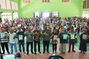 Pemkab Kediri Serahkan Ratusan Sertifikat PTSL