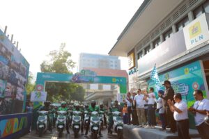 Hattrick, PLN Jatim Pecahkan Rekor MURI Konvoi Motor Listrik Terbanyak Peringati Hari Listrik Nasional Ke-79
