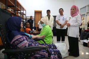 Pemkot Surabaya bersama Pilar Sosial Kecamatan Bubutan Gelar Baksos hingga Donor Darah