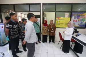 Tinjau Kantor Kecamatan dan Kelurahan, PJs Wali Kota Surabaya Pastikan Persiapan Pilkada Serentak 2024