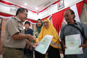 Momentum Bersejarah, 39 Sertifikat HGB Diberikan kepada Pemegang IPT di Surabaya