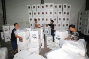 PJs Wali Kota Restu Novi bersama Forkopimda dan KPU Surabaya Tinjau Gudang Logistik Pilkada 2024