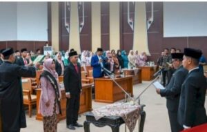 Pelantikan 2 Anggota PAW DPRD Kabupaten Pasuruan Menggantikan Rusdi Sutejo dan Gus Shobih Asrori