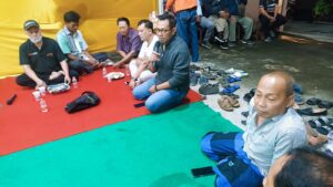 Silaturahmi dan Tampung Aspirasi Warga Kampung Anyar Kelurahan Sisir, Cak Nurochman Serius Realisasikan Programnya