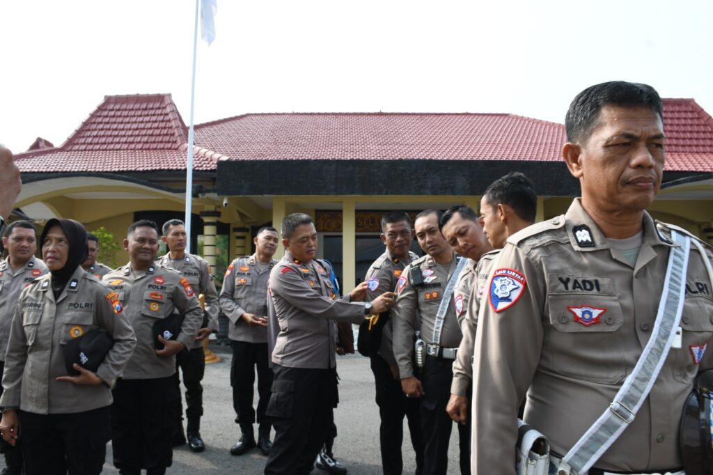 Pimpin Apel Pagi, Wakapolres didampingi Kasipropam Cek Sikap Tampang Anggota