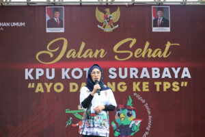 Tingkatkan Partisipasi Masyarakat Datang ke TPS, Pemkot bersama KPU Surabaya Gelar Jalan Sehat