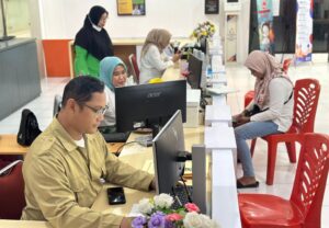 Sambut Hari Pahlawan, ASN Pemkot Surabaya Kompak Kenakan Pakaian Perjuangan