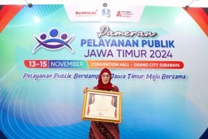 Pemkot Surabaya Raih Penghargaan Pelayanan Publik Predikat Sangat Cettar Dari Provinsi Jawa Timur