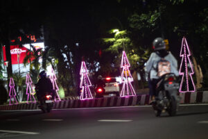 Jelang Natal, Pemkot Surabaya Hiasi Balai Kota dan Beberapa Kawasan Dengan Ornamen Tematik