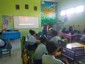 Menumbuhkan Keterampilan Literasi Media pada Anak SD dengan Memanfaatkan Chromebook