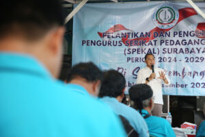 Wali Kota Eri Lantik Pengurus SPEKEL Surabaya 2024-2029, Sinergi Tata Pedagang Kaki Lima