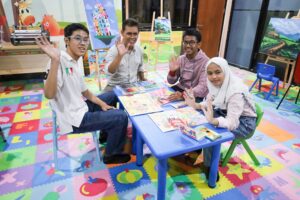 Tata, Vincent, dan Gilang Anak Disabilitas RAP Surabaya Borong Juara di Kompetisi Seni Internasional