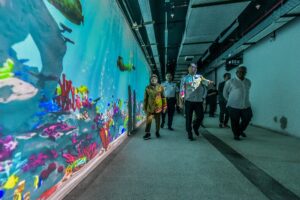 Pemkot Surabaya-LZY Visual Hiasi Tunnel TIJ-KBS dengan Video Mapping Bertema Suaka Margasatwa