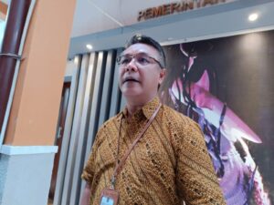 Satpol PP Surabaya Bubarkan Puluhan Remaja Hendak Tawuran di Kya-kya