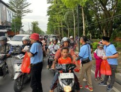 SMSI Bojonegoro Bagikan Ratusan Takjil Kepada Masyarakat
