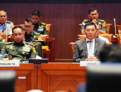 Panglima TNI Mendampingi Menteri Pertahanan RI. Dan KEPALA Staf TNI AD,AL,AU, Menghadiri Rapat Kerja Bersama Komisi I DPR RI Dengan Agenda Pembahasan Peningkatan Kesejahteraan Prajurit
