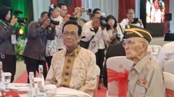 Wakil Presiden Ke-6 Try Sutrisno Menghadiri Acara Halal Bihalal Purnawirawan TNI Angkatan Darat Di Balai Kartini, Jakarta