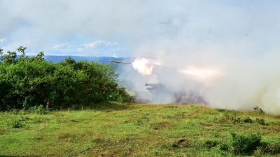Korps Marinir TNI AL Mengerahkan Roket Jenis Multilple Launch Rocket System Dan Meriam 35 mm Twin Gun Norico Dalam Uji Penembakan Yang Dilaksanakan Di Cibenda, Sukabumi