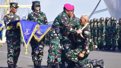 Wakil Komandan Komando Latihan Penerbangan Angkatan Laut Puspenerbal Menghadiri Pembukaan Pendidikan Pertama Tamtama TNl AL Angkatan XLV/I TA 2025