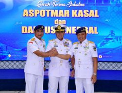 Kepala Staf Angkatan Laut Laksamana TNI Dr. Muhammad Ali,SE,M,,M,M,Tr,Opsla, Memimpin Acara Serah Terima Jabatan Aspotmar Kasal Dan Puspenerbal Bertempat Di Wisma Elang Laut, Menteng, Jakarta Pusat