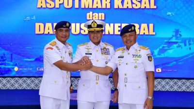 Kepala Staf Angkatan Laut Laksamana TNI Dr. Muhammad Ali,SE,M,,M,M,Tr,Opsla, Memimpin Acara Serah Terima Jabatan Aspotmar Kasal Dan Puspenerbal Bertempat Di Wisma Elang Laut, Menteng, Jakarta Pusat
