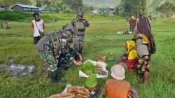 Aksi Humanis Prajurit TNI AL Borong Hasil Bumi Masyarakat Di Pedalaman Papua