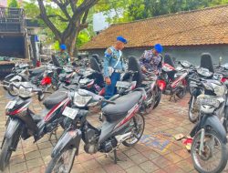 TNI AL Lanal Banten Kembali Berhasil Mengamankan Dua Unit Truk Pengangkut Kendaraan Sepeda Motor Tanpa Kelengkapan Surat-Surat Kendaraan Bertempat Di Pelabuhan ASDP Eksekutif Merak, Provinsi Banten