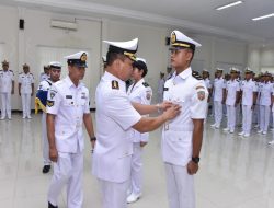 Wadan Kodikopsla Kodiklatal Memimpin Upacara Penutupan Pendidikan Sargolan Tahap Kematraan Perwira Pertama Prajurit Karier TNI AL Angkatan Ke-32 TA 2025