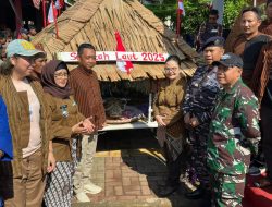 Komandan Pangkalan TNI Angkatan Laut Semarang Menghadiri Acara Larungan Sedekah Laut Dan Bumi Di Tambak Lorok, Semarang Utara