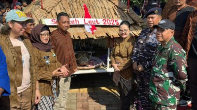 Komandan Pangkalan TNI Angkatan Laut Semarang Menghadiri Acara Larungan Sedekah Laut Dan Bumi Di Tambak Lorok, Semarang Utara