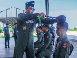 Tiga Perwira Penerbang TNI Angkatan Laut dari Skuadron Udara 400 Wing Udara 2 Puspenerbal Siap Ditugaskan Dalam Misi Kemanusiaan