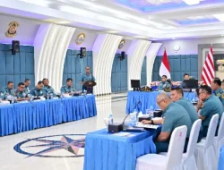 Kepala Staf Angkatan Laut Laksamana Muhammad Ali,SE,M,,M,M,Tr,Opsla,Memimpin  Penembakan Senjata Khusus Pada Latihan Operasi Laut Gabungan 2025