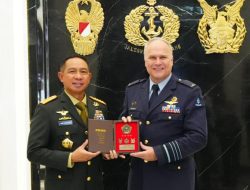 Panglima TNI Menerima Courtesy  Call General Onno  Eichlshelm Panglima Angkatan Bersenjata Belanda