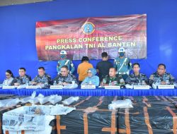 Prajurit TNI AL Berhasil Menggagalkan Upaya Penyelundupan Benih Bening Lobster Sejumlah 40 Box Styrofoam Di Pelabuhan Merak Jakarta
