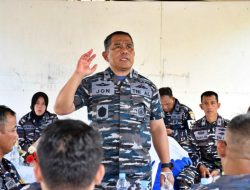 Waaspotmar Kasal Memberikan Pengarahan Kepada Para Bintara Pembina Potensi Maritim Lanal Yogyakarta