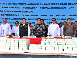 Kepala Staf Angkatan Laut  Laksamana TNI Dr. Muhammad Ali,SE,M,,M,M,Tr,Opsla, Menghadiri Pemusnahan Barang Bukti Narkotika 2 Ton Sabu Oleh BNN RI Bersama Masyarakat Kepulauan Riau