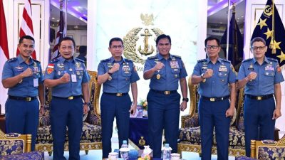 Kepala Staf Angkatan Laut Laksamana TNI Dr. Muhammad Ali,SE,M,,M,M,Tr,Opsla,Memberikan Pembekalan Kepada Calon Atase Pertahanan RI Yang Akan Diberangkatkan Ke Medan Tugas