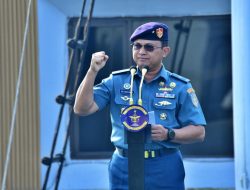 Kepala Staf Kolinlamil Menggelar Upacara Bendera 17-an Yang Dilaksanakan Di Lapangan Moeljono Silam Mako Kolinlamil, Tanjung Priok