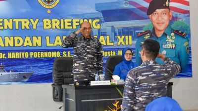 Danlantamal XII, Memimpin Apel Khusus Yang Digelar Di Lapangan Apel Satrol Dan Dilanjutkan Entry Briefing Kepada Seluruh Prajurit, Pegawai Negeri Sipil 