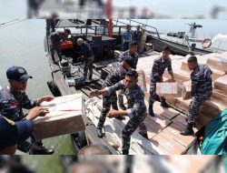 Lanal Dumai Berhasil Mengamankan KLM. Harapan Indah 99, GT 168 Dengan Muatan Diduga Rokok ilegal Merek Camclar Sebanyak 5.120 Dus Tanpa Cukai Dari Thailand