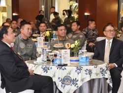 Dankodiklatal Didampingi Ketua Gabungan Jalasenastri Kodiklatal Menghadiri Tasyakuran Hari Ulang Tahun Ke-69 Penerbangan TNI Angkatan Laut