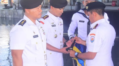 Dansatsel Koarmada II Memimpin Serah Terima Jabatan Komandan KRI Nagapasa-403 Di Dermaga Kapal Selam, Surabaya