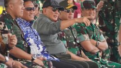 Panglima TNI Bersama Menteri Pertahanan RI Meninjau Latihan Parade Defile Gabungan Untuk Hari Nasional Prancis, Yang Dilaksanakan Di Skuadron 45 Halim Perdana Kusuma, Jakarta