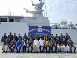 Danlanal Ternate Secara Resmi Melepas Keberangkatan KRI Tatihu-853 Dalam Rangka Mendukung Ekspedisi Rupiah Berdaulat 2025 Yang Diinisiasi Oleh Bank Indonesia