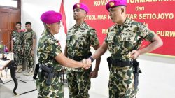 Komandan Pasmar 3 Memimpin Langsung Upacara Sertijab Danyonmarhanlan XIV Sorong